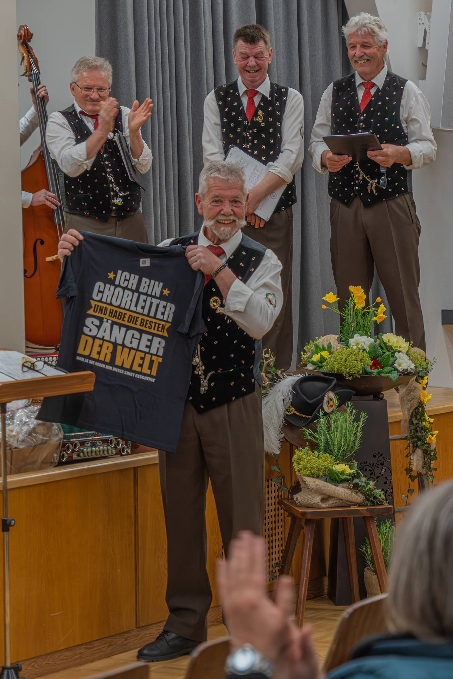 Damit der Karl auch wei&szlig;, wer die besten S&auml;nger der Welt hat.